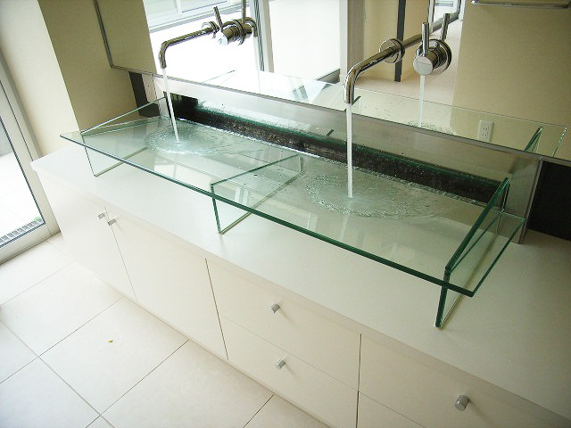 ガラス洗面台