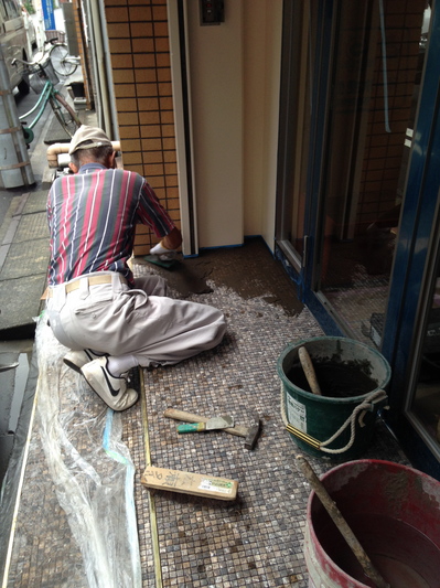 カフェの現場から